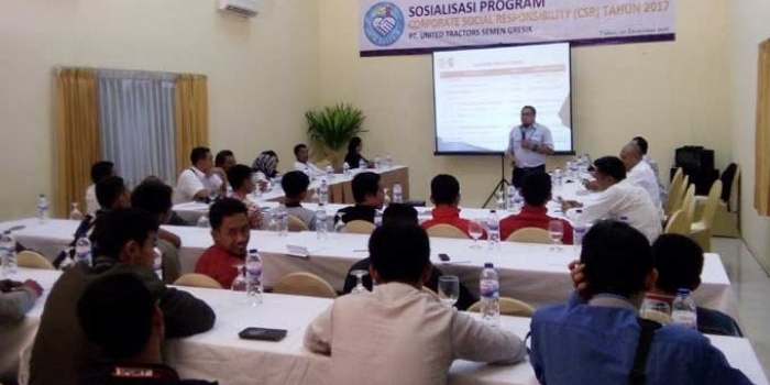 Pihak UTSG saat memaparkan program CSR.