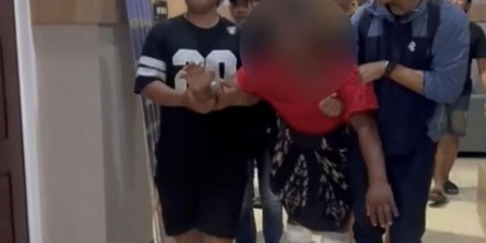 Salah satu dari komplotan perampok bersenjata api dilumpuhkan lantaran melawan petugas saat diamankan