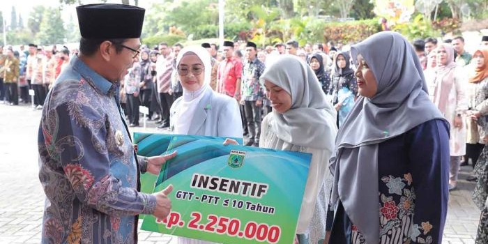 pemkot-batu-salurkan-insentif-untuk-gtt-ptt-hingga-hafidz-jelang-hari-raya-idul-fitri