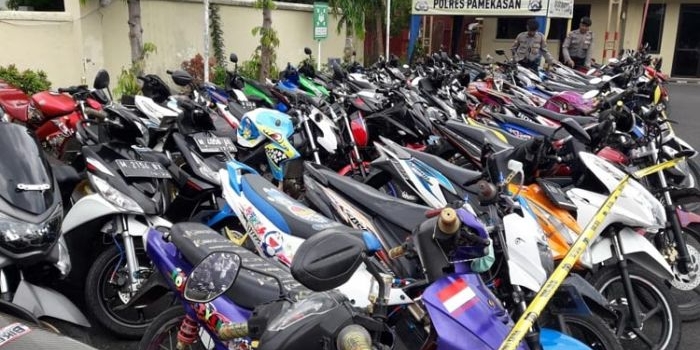 Sepeda motor hasil operasi penertiban balap liar diamankan di Mapolres Pamekasan.