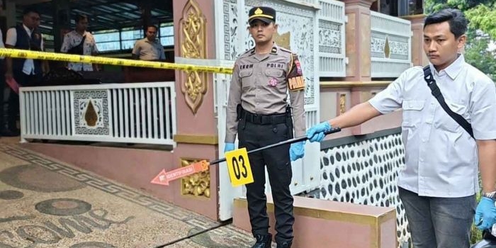 kades-di-lumajang-dibacok-di-rumahnya-polisi-kejar-15-pelaku