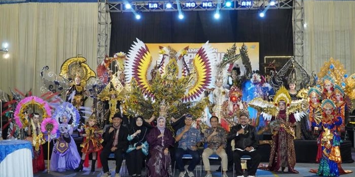 Kegiatan Carnival Fashion Fest di Lamongan Sport Center.