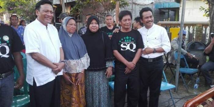 Cabup-cawabup Gresik terpilih, SQ bersama pendiri RGS-SQ,H.M.Khozin dalam suatu acara. foto: syuhud/ BANGSAONLINE