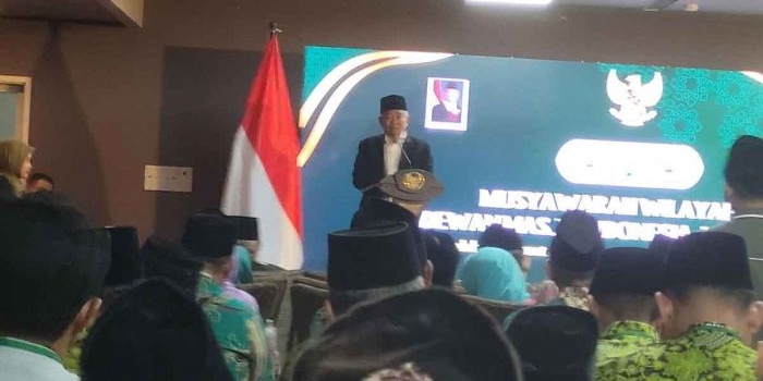 pimpin-doa-muswil-dmi-jatim-kiai-asep-ajak-ramaikan-shalat-malam-dan-subuh-berjemaah