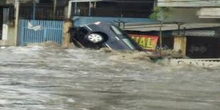 Banjir yang menerjang kawasan Kota Bandung senin (24/10/2016) Foto : Istimewa