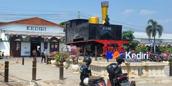 dprd-kota-kediri-minta-monumen-lokomotif-di-depan-stasiun-kediri-dibongkar-ada-apa