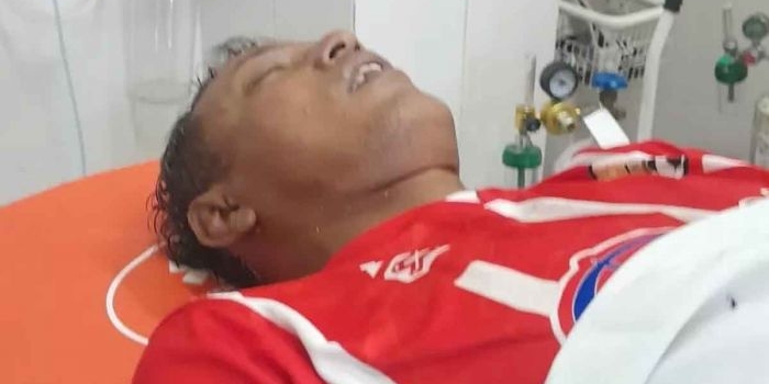 Bejo Sugiantoro, Ex Pemain Persebaya saat berada di Rumah Sakit Royal. Foto: Ist.