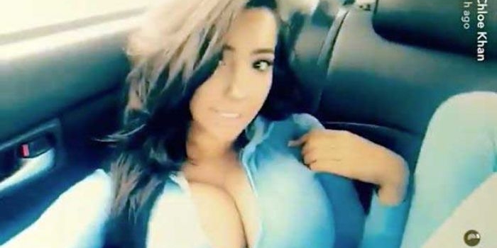 Chloe Khan, pamitan ke fans hendak obras vagina. foto: mirror.co.uk