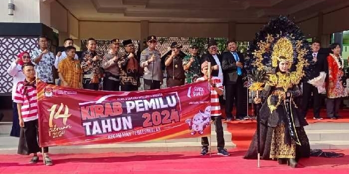 Kirab atau pawai menjelang pemilu yang digelar KPU Probolinggo.