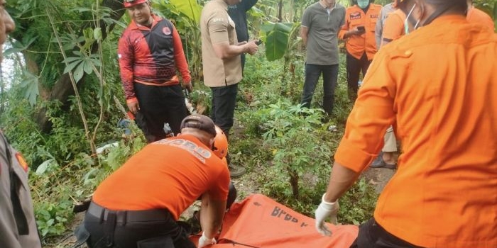 mayat-mr-x-ditemukan-mengapung-di-sungai-depan-hotel-narita-surabaya