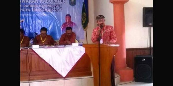 Ketua Gapeksindo Trenggalek, Ganief Tanto Adi saat menampaikan sambutan. foto: herman/ BANGSAONLINE