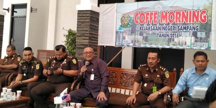 Kajari Sampang Dr. Setyo Utomo, S.H saat acara Coffe Morning.