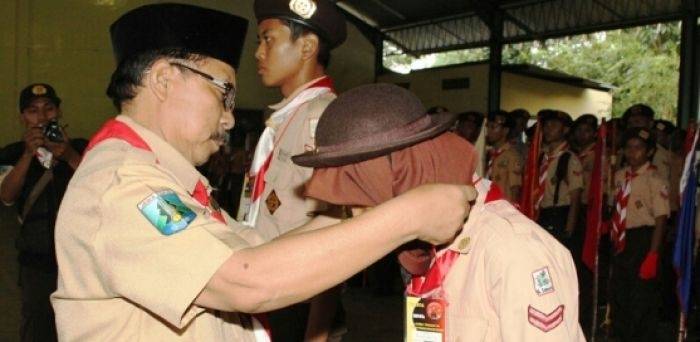 Ketua Kwarcab Gerakan Pramuka Kabupaten Sidoarjo, H. MG Hadi Sutjipto SH,MM melepas peserta Lomba Tingkat (LT) III Regu Penggalang yang berlangsung di Bumi Perkemahan Mahanaim Sumber Wekas Kecamatan Prigen Kabupaten Pasuruan. foto : nanang ichwan/BangsaOnline.com