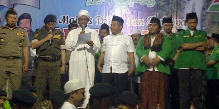 Saat deklarasi majelis zikir Rijalul Ansor. Foto:robert/BangsaOnline.com