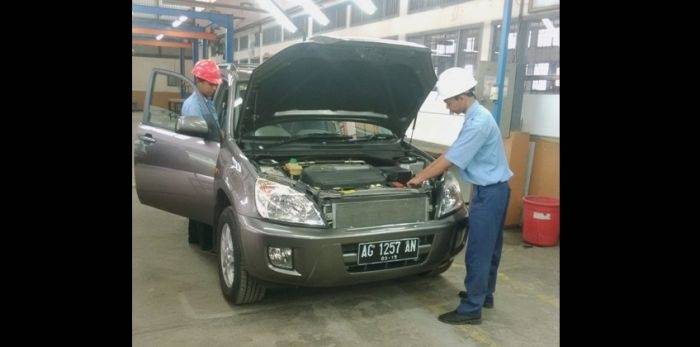 Salah satu mobil buatan anak SMKN 1 Kediri yang siap bersaing dengan mobil buatan luar negeri. (Arif Kurniawan/BangsaOnline)