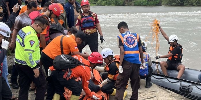 mayat-pria-tanpa-identitas-ditemukan-terapung-di-dam-sipon-brantas-mojokerto