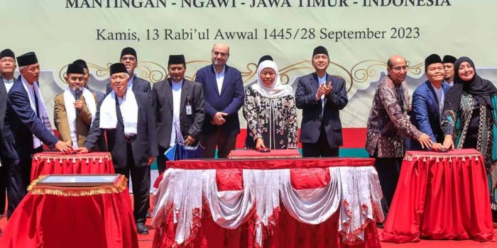 Gubernur Khofifah saat menghadiri Peringatan 100 Tahun Pondok Modern Darussalam Gontor.