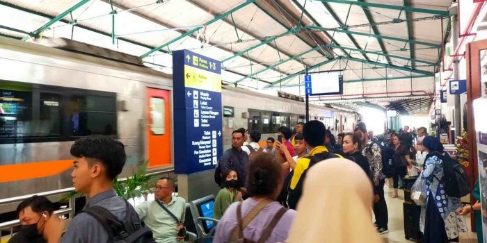 Suasana stasiun kereta api Kediri. Foto: bangsaonline
