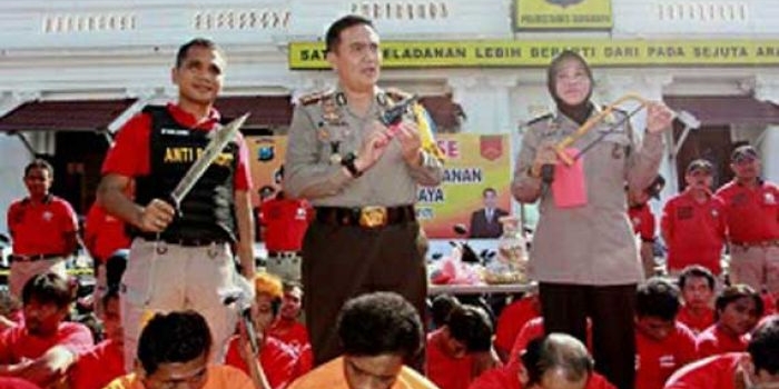 Kapolrestabes Surabaya saat merilis 73 tersangka