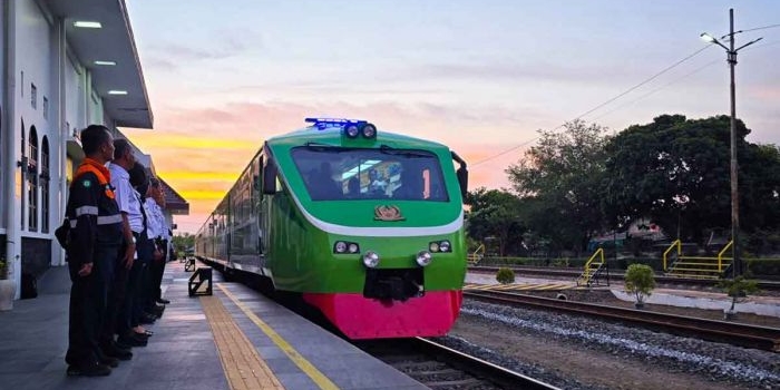 direksi-dan-komisaris-kai-tinjau-daop-7-madiun-fokus-tingkatkan-keselamatan-dan-layanan