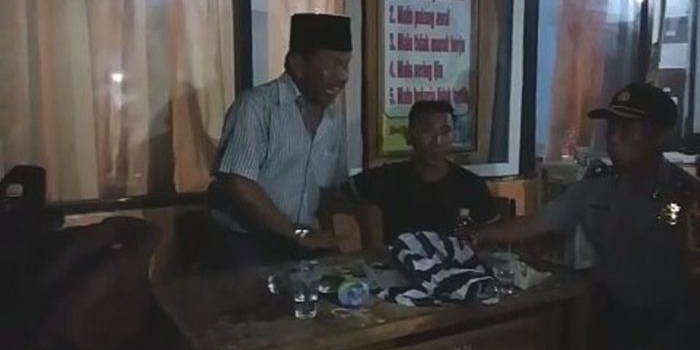 Haryanto Waluyo, bakal calon (balon) wakil Bupati Pamekasan yang mendaftarkan diri dari jalur Independen, Kamis (30/11) pukul 21.00 WIB mengamuk di kantor Komisi Pemilihan Umum (KPU) Kabupaten Pamekasan.