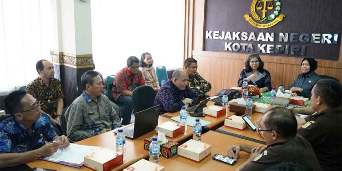 arahan-pj-wali-kota-kediri-di-pemaparan-pendampingan-proyek-strategis-dinkop-umtk