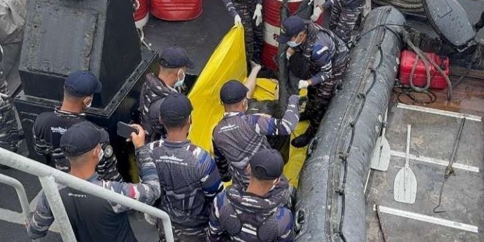 operasi-sar-koarmada-ii-temukan-jasad-di-selat-bali-diduga-korban-kmp-tunu-pratama