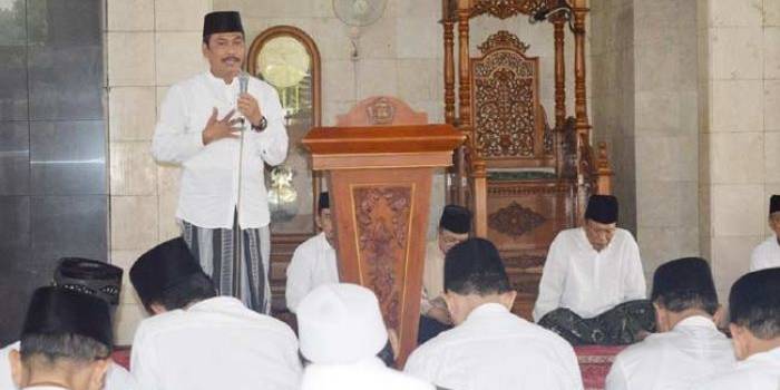 Bupati-Wabup, Sambari-Qosim saat menghadiri nuzulul Qur