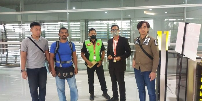Warga Negara (WN) Malaysia tersebut sebelumnya ditangkap petugas kantor imigrasi yang dipimpin Verico Sandi.