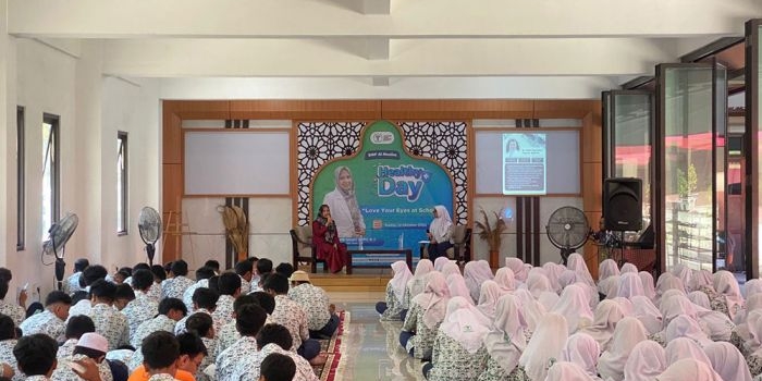 Talkshow tentang kesehatan mata yang digelar SMP Al Muslim Sidoarjo, Kamis (12/10/2023). Foto: Ist.