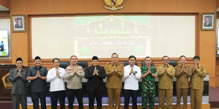 perkuat-sinergi-dprd-gresik-gelar-halal-bihalal