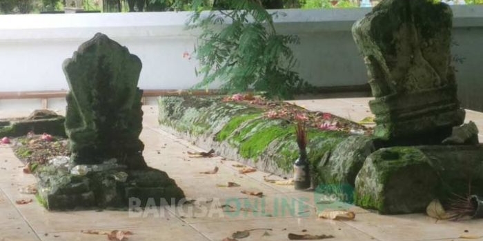 Makam Ki Ageng Menak Sopal dan Dewi Amis Rara Wati di Kelurahan Ngantru, Trenggalek. foto: HERMAN/ BANGSAONLINE