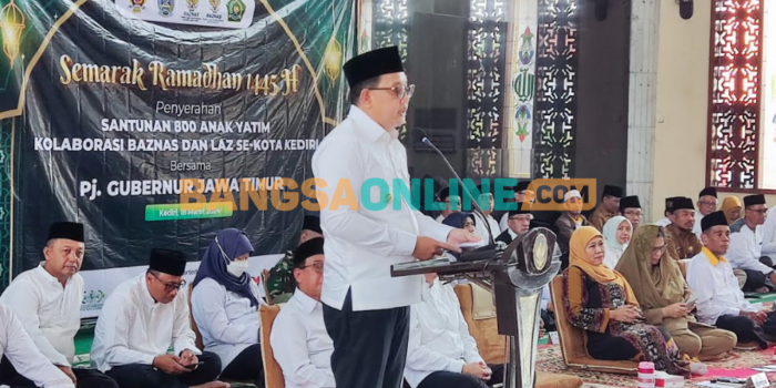 Pj Gubernur Jawa Timur, Adhy Karyono saat memberi sambutan (foto: Muji Harjita)