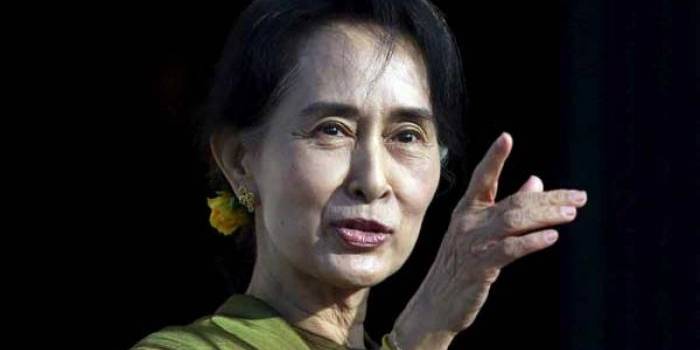 Ketua Partai NLD, Aung San Suu Kyi memenangkan pemilu
paling bersejarah di Myanmar. foto: reuters
