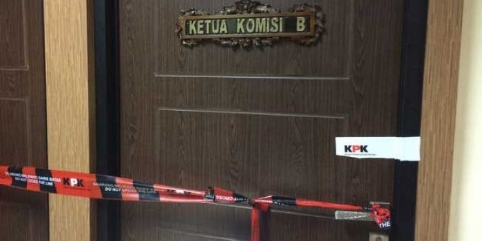 Ruang Ketua Komisi B DPRD Jatim yang disegel KPK tadi siang, Senin (5/6/2017). foto: istimewa