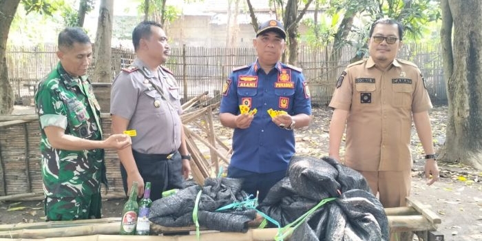 judi-sabung-ayam-dan-domino-digerebek-di-belakang-rumah-kades-pemkab-probolinggo-turun-tangan