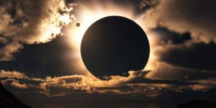Penampakan gerhana parsial di langit Jakarta, berdasarkan pengamatan tim Planetarim dan Observasi DKI Jakarta.