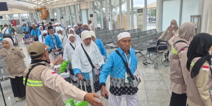 pesawat-alami-kendala-teknis-kemenhaj-pastikan-jemaah-haji-kloter-kjt-04-pulang-dengan-aman