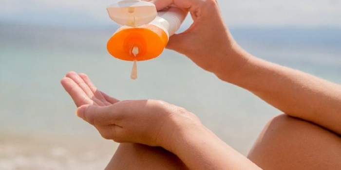 anti-belang-ini-tips-memilih-sunscreen-untuk-kulit-sensitif