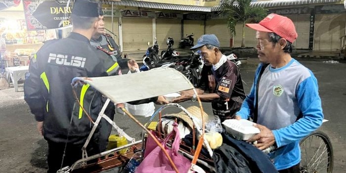 giat-polantas-menyapa-sahur-satlantas-polres-sumenep-bagikan-santapan-dan-edukasi-tertib-lalin