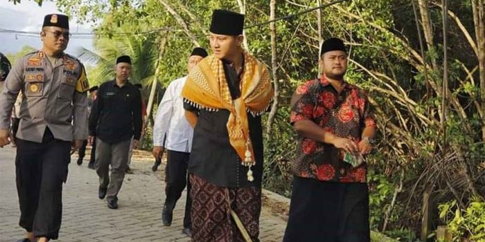 Bupati Trenggalek, Mochamad Nur Arifin, saat meninjau proyek di Kecamatan Munjungan.