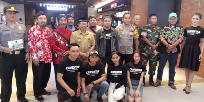 Bupati Blitar Rijanto beserta Kepala OPD nonton bareng Film Kaweroh Jroning Blitar (Kawetar) hari ini, Senin (22/4/2019) di CGV Blitar.