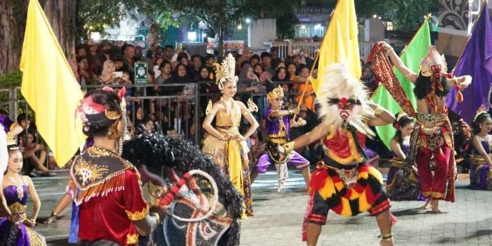 apresiasi-sendratari-dewi-songgolangit-di-kediri-battle-culture-art-gus-qowim-gali-nilai-sejarah