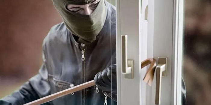 polres-bangkalan-ringkus-tiga-tersangka-komplotan-pembobol-rumah