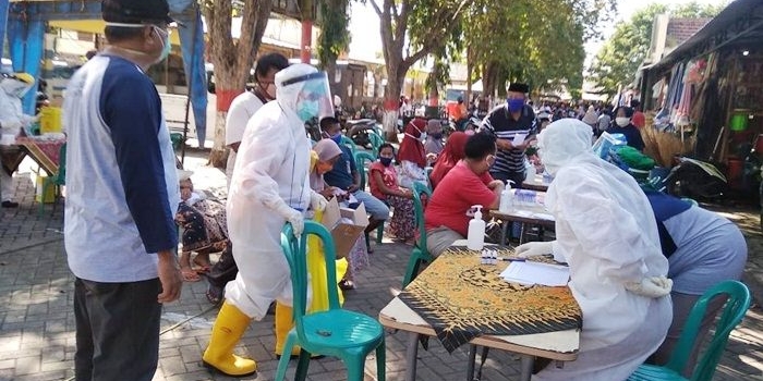 Rapid test yang digelar Pemkab Probolinggo di semua pasar.