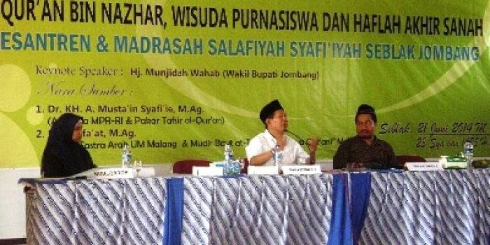 ?Dr KH Musta’in Syafi’i saat memaparkan materi pada Seminar Qur’ani di Pondok Seblak Jombang.foto:istimewa