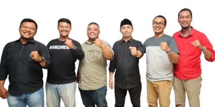Fajar Mauladan (tiga dari kiri) bersama PA GMNI Gresik. Foto: ist.