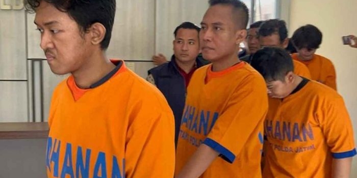 admin-dan-anggota-grup-facebook-gay-tuban-lamongan-bojonegoro-berhasil-ditangkap-polda-jatim