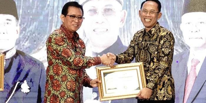 
Sekda Kota Mojokerto, Gaguk Tri Prasetyo meraih predikat sebagai Sekretaris Daerah Kota Terbaik dalam ajang Askompsi Digital Leadership Government (ADLG) Awards 2024. 