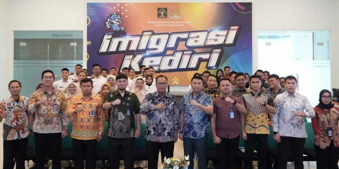 kunjungi-kantor-imigrasi-kediri-kakanwil-ditjen-imigrasi-jatim-minta-pengawasan-wna-ditingkatkan